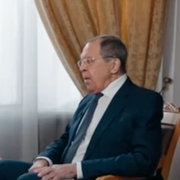 Skärmklipp från Tucker Carlsons intervju med Sergej Lavrov.