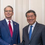 USA:s finansminister Scott Bessent och Kinas vicepremiärminister He Lifeng vid Genèvesamtalen i maj. 