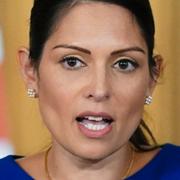 Priti Patel/polis i Reading. 