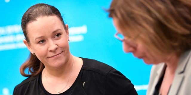 Maria Wetterstrand tillsammans med Isabella Lövin.  Pontus Lundahl/TT / TT NYHETSBYRÅN