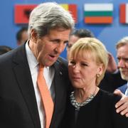USA:s John Kerry och Margot Wallström under Natomöte i Bryssel under fredagen.
