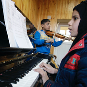 Barn som undervisas på Afghanistan National Institute of Music/Ledin.