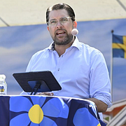 Simona Mohamsson (L) och Jimmie Åkesson (SD)