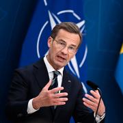 Ulf Kristersson håller pressträff.