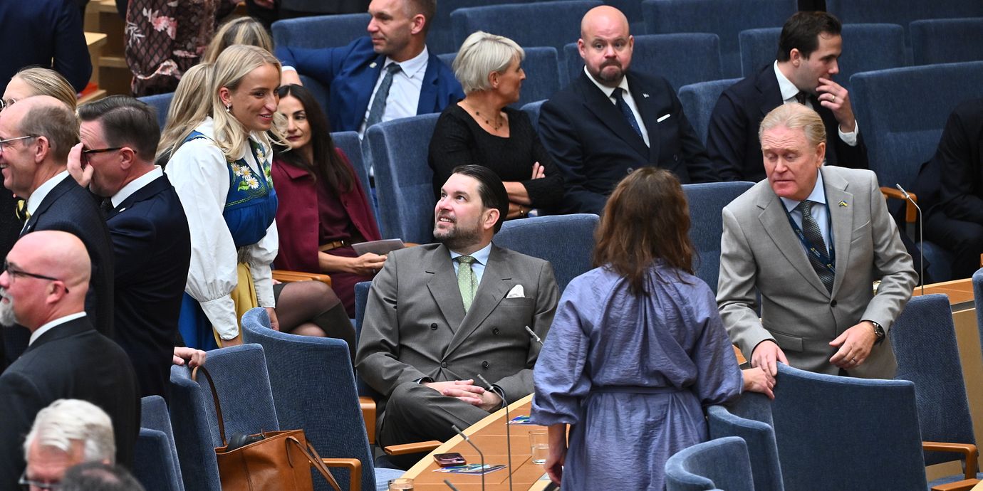 Jimmie Åkesson (SD), Parisa Liljestrand (M), Denice Westerberg (SD)  med flera vid riksmötets öppnande i riksdagens kammare.