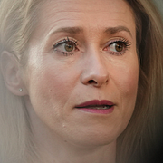 Kaja Kallas och Anita Anand, i mitten ett drönaranfall mot Dubai.