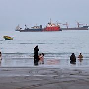 Fartyg i Hormuzsundet. Iran har hotat med att stoppa all oljeexport om USA går vidare med sina kraftfulla ekonomiska åtgärder.