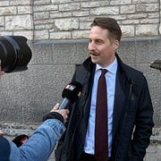 Advokat Joel Apitzsch försvarar finansprofilen Günther Mårder som häktats misstänkt för grovt insiderbrott.