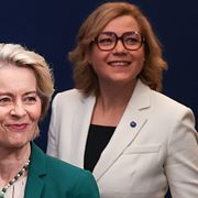 EU-kommissionens ordförande Ursula von der Leyen och EU:s kommissionär för för teknisk suveränitet Henna Maria Virkkunen.