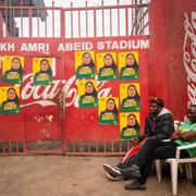 Konkurrensen är obefintlig i valet. Presidenten Samia Suluhu Hassan är i princip det enda valet, som synes på valaffischerna i staden Arusha.