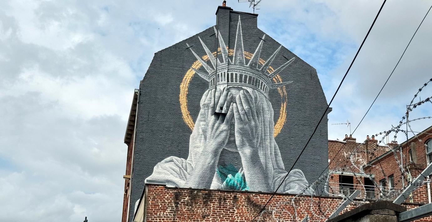 Väggmålning föreställande en tolkning av frihetsgudinnan. Arkivbild.