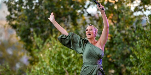 Programledaren  Sanna Nielsen.  Naina Helén Jåma/TT / TT NYHETSBYRÅN