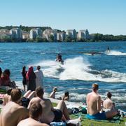 Hornsbergs strand under en varm sommardag.