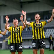 Segerskytten Maja Bodin i mitten.