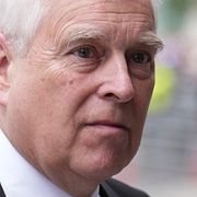 Andrew Mountbatten-Windsors kontakt med Jeffrey Epstein har ådragit det brittiska kungahuset sin största skandal i modern tid.