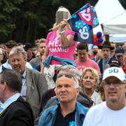 Publiken då Sverigedemokraternas partiledare Jimmie Åkesson (SD) håller sitt sommartal i hemstaden Sölvesborg på lördagen.