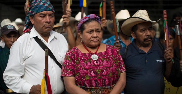 Rigoberta Menchú i mitten. Arkivbild. Luis Soto / AP