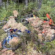 Stulna motorcyklar gömdes i skogen innan de fördes ut ur Sverige.