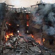 Byggnad skadad i Kyiv efter attackerna natten mot söndagen.