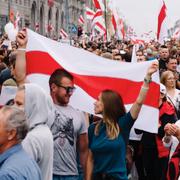 Fredlig demonstration i Minsk förra sommaren. 