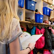 Arkivbild på en elev i en lågstadieskola.