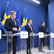 Ingemar Kihlström (KD), justitieminister Gunnar Strömmer (M), Adam Marttinen (SD) och Martin Melin (L).