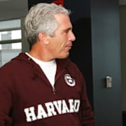 Demokraterna i Representanthuset har släppt en, för allmänheten, tidigare okänd bild på Jeffrey Epstein och hans advoakt Alan Dershowitz.