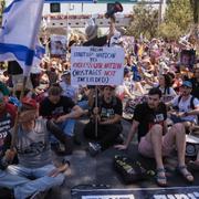 Demonstration i Jerusalem på söndagen som kräver att gisslan omedelbart släpps och att Israel slopar sin plan på att invadera Gaza stad.
