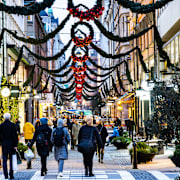 Arkivbild på julhandel i centrala Stockholm.