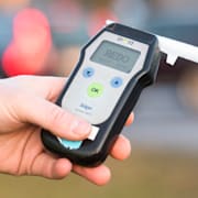 Polisen genomför en nykterhetskontroll. Arkivbild. 