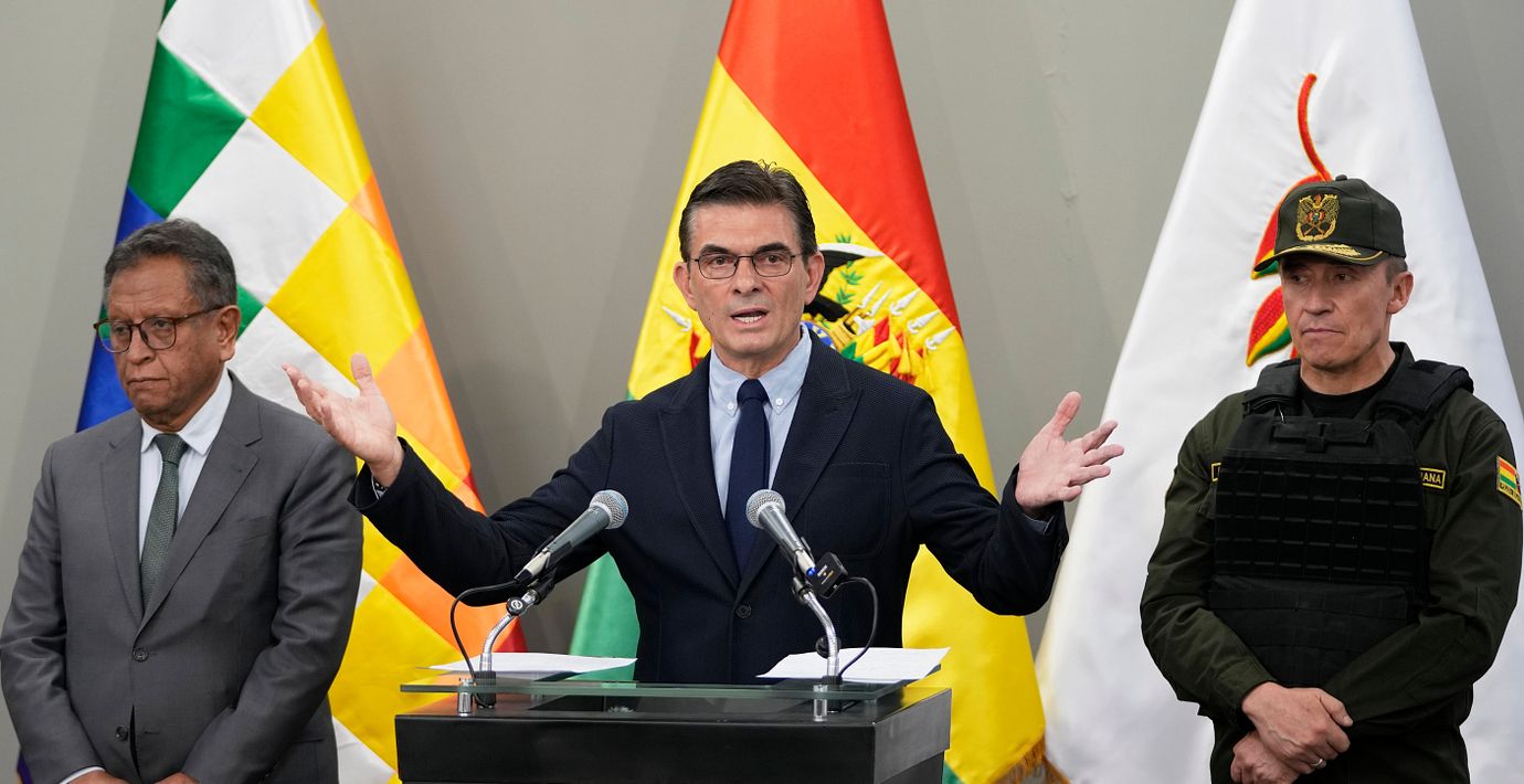Bolivias president Rodrigo Paz meddelar gripandet under en presskonferens på fredagen.