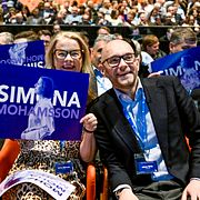 Johan Britz till höger om Lotta Edholm (L), gymnasie-, högskole- och forskningsminister.