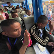 Kambodjanska soldater som hållts fängslade i Thailand återvänder till Kambodja. Bilden har släppts av Kambodjas statliga nyhetsbyrå. 