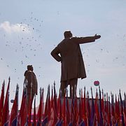 Statyer av Kim Il Sung och Kim Jong Il