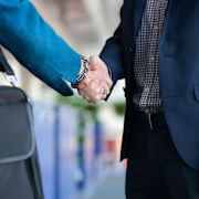 Desperationen ökar på arbetsmarknaden, skriver WSJ. 