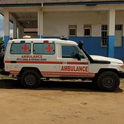 Ambulanser utanför ett sjukhus i Bunia, Kongo-Kinshasa.