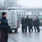 En stor polisinsats drogs igång efter explosionerna.