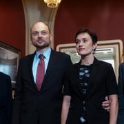 Vladimir Kara-Murza tillsammans med sin fru Evgenia Kara-Murza på besök i Washington i september.