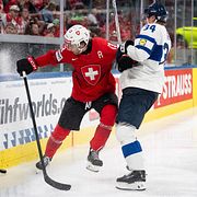 Schweiz Nico Hischier och Finlands Aatu Räty.