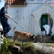 Polis arbetar på brottsplatsen