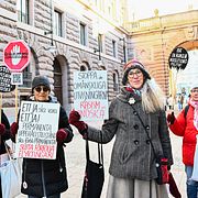 Demonstrationer utanför riksdagen den 16 februari av personer som är kritiska mot regeringens migrationspolitik.