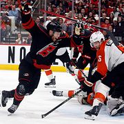 Taylor Hall blev stor matchhjälte och firade vilt.