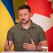 Zelenskyj under pressträffen.