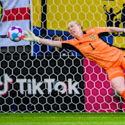 Hedvig Lindahl vaktar den svenska kassen 2022. 