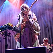 Dina ögon uppträder på stora scenen på Gustav Adolfs torg under Kulturfestivalen i Stockholm.