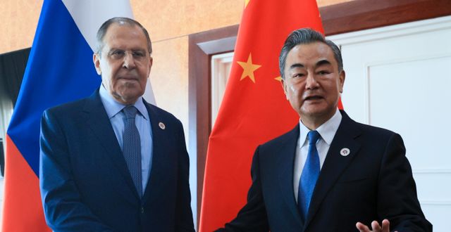 Rysslands utrikesminister Sergej Lavrov och Kinas utrikesminister Wang Yi.  AP