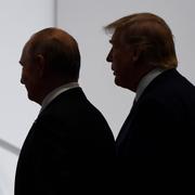 Vladimir Putin och Donald Trump under ett möte i Osaka i japan 2019. 