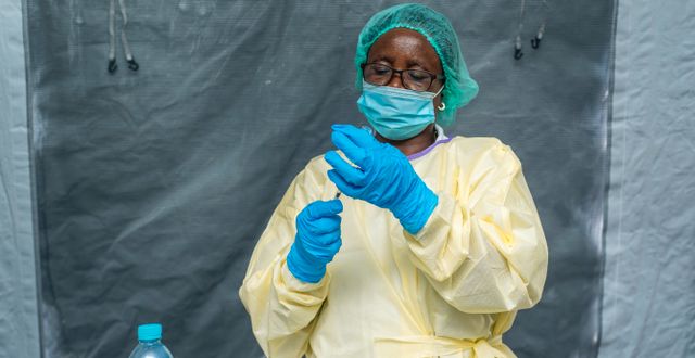 En vaccinsköterska i Kongo.  Arlette Bashizi/Unicef
