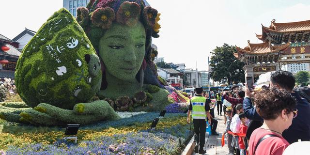 Ett blomsterarrangemang i kinesiska Kunming under toppmötet i oktober 2021. TT NYHETSBYRÅN