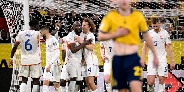 Belgien jublar framför Dejan Kulusevski efter 3–0.  Anders Wiklund/TT